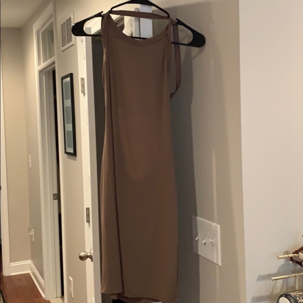 Fitted, backless brown bodycon dress